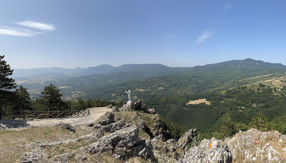 Panoramica dal Santuario di Abriola col Cristo