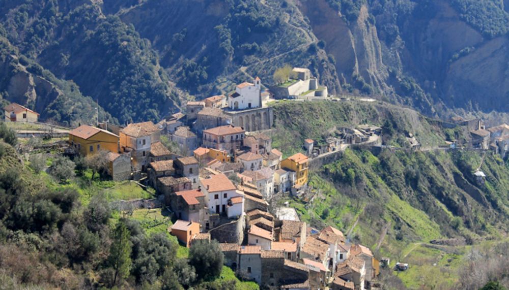Vista panoramica di Armento con vallata