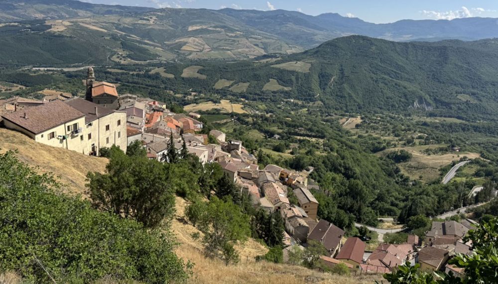 Vista osservatorio astronomico e di parte del borgo